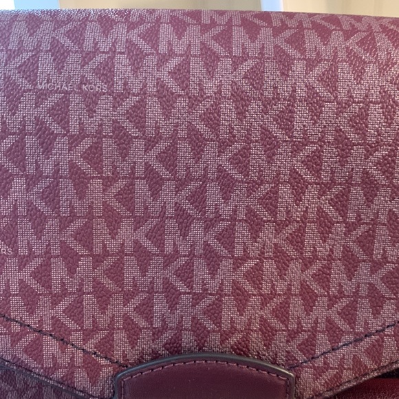 Michael Kors Merlot signature large satchel and matching credit card wallet - Picture 11 of 16